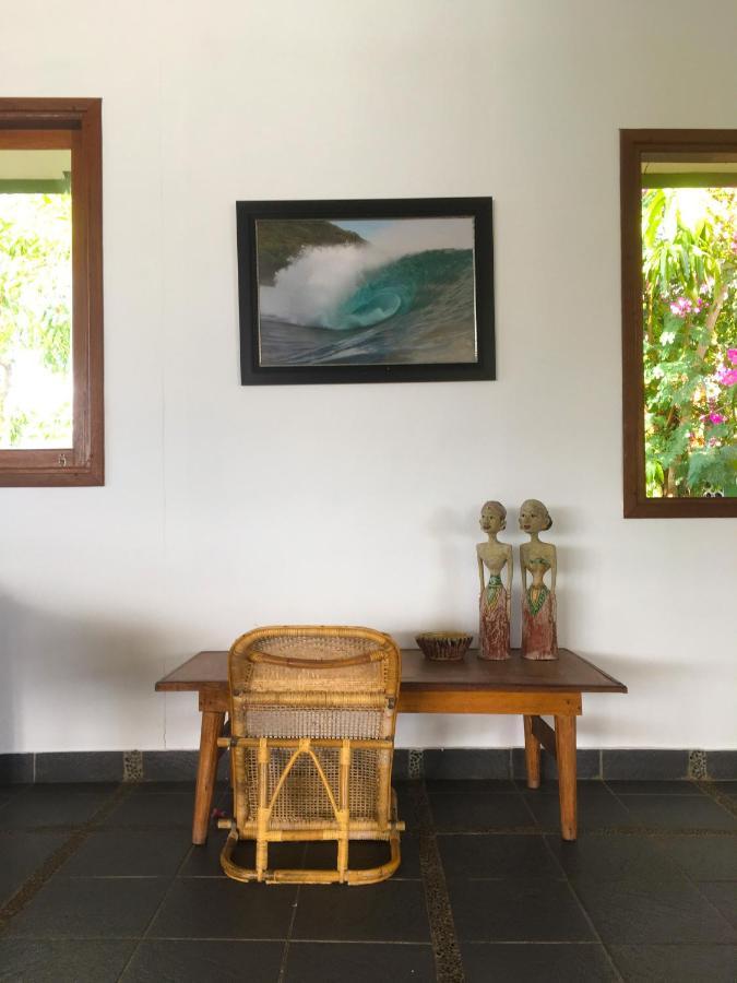 Merdeka House Maluk Exterior foto