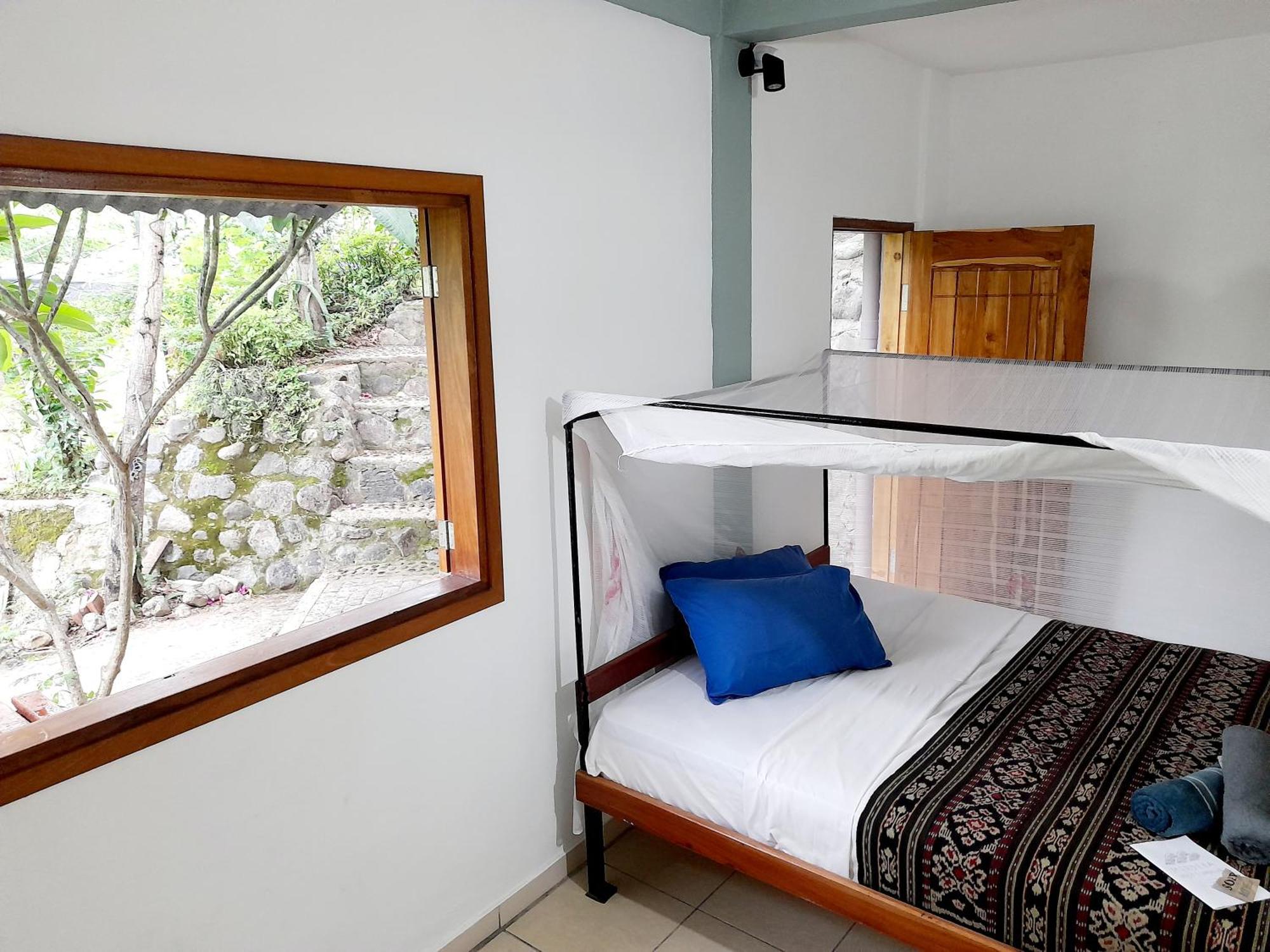 Merdeka House Maluk Quarto foto