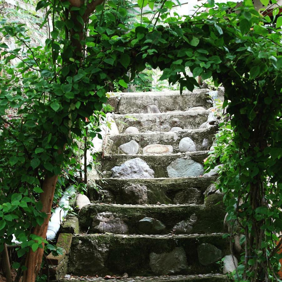 Merdeka House Maluk Exterior foto